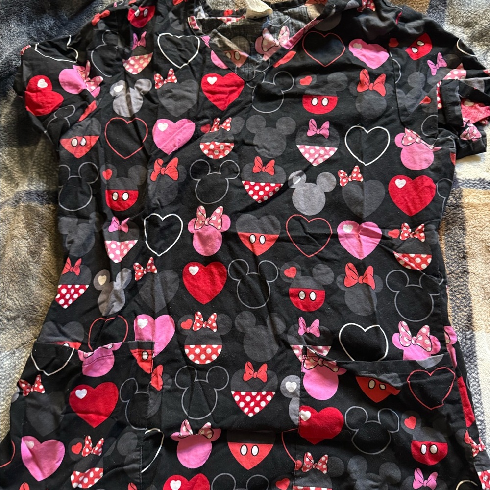 Disney Black Minnie Mouse Hearts Print Scrub Top - Red, Pink, Gray